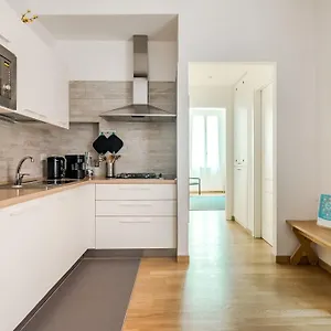 Canonica Apartment